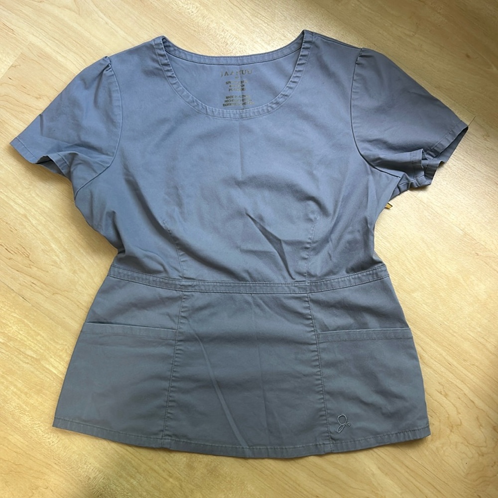 Medium Jaanuu scrub top
